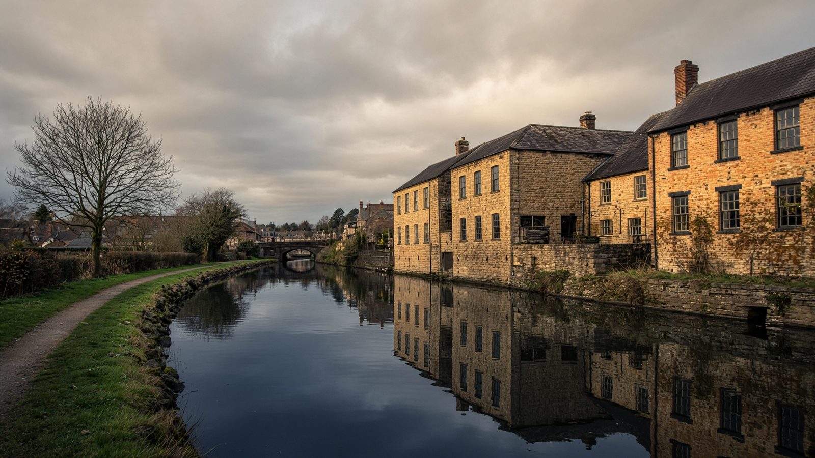 Stone mill buildings on the Stroudwater canal at Ebley